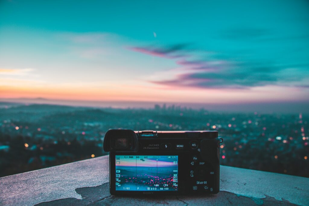 Fotocamera che fotografa la città