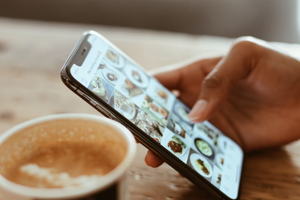 Iphone X Kullanarak Kişinin Seçici Odak Fotoğrafı