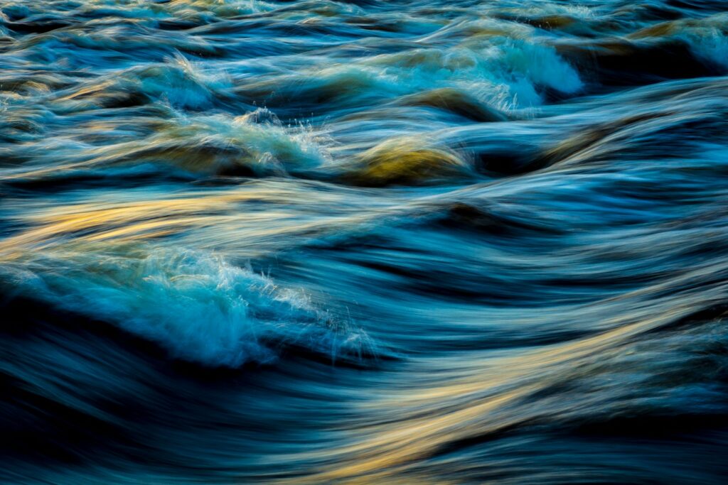Макрофотография водных волн