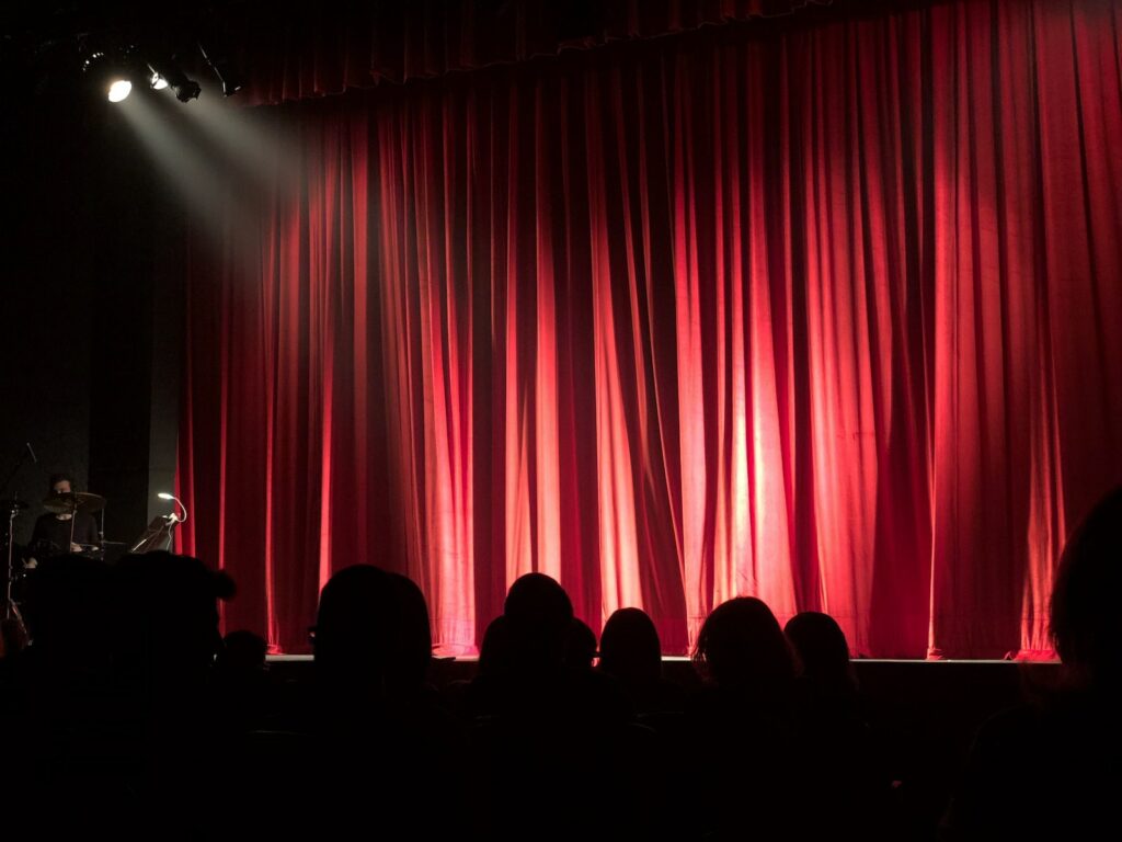 Gente en el teatro